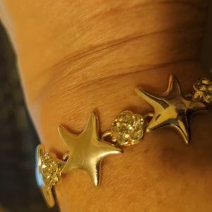 Starfish and rhinestone silver tone bracelet with magnetic clasp